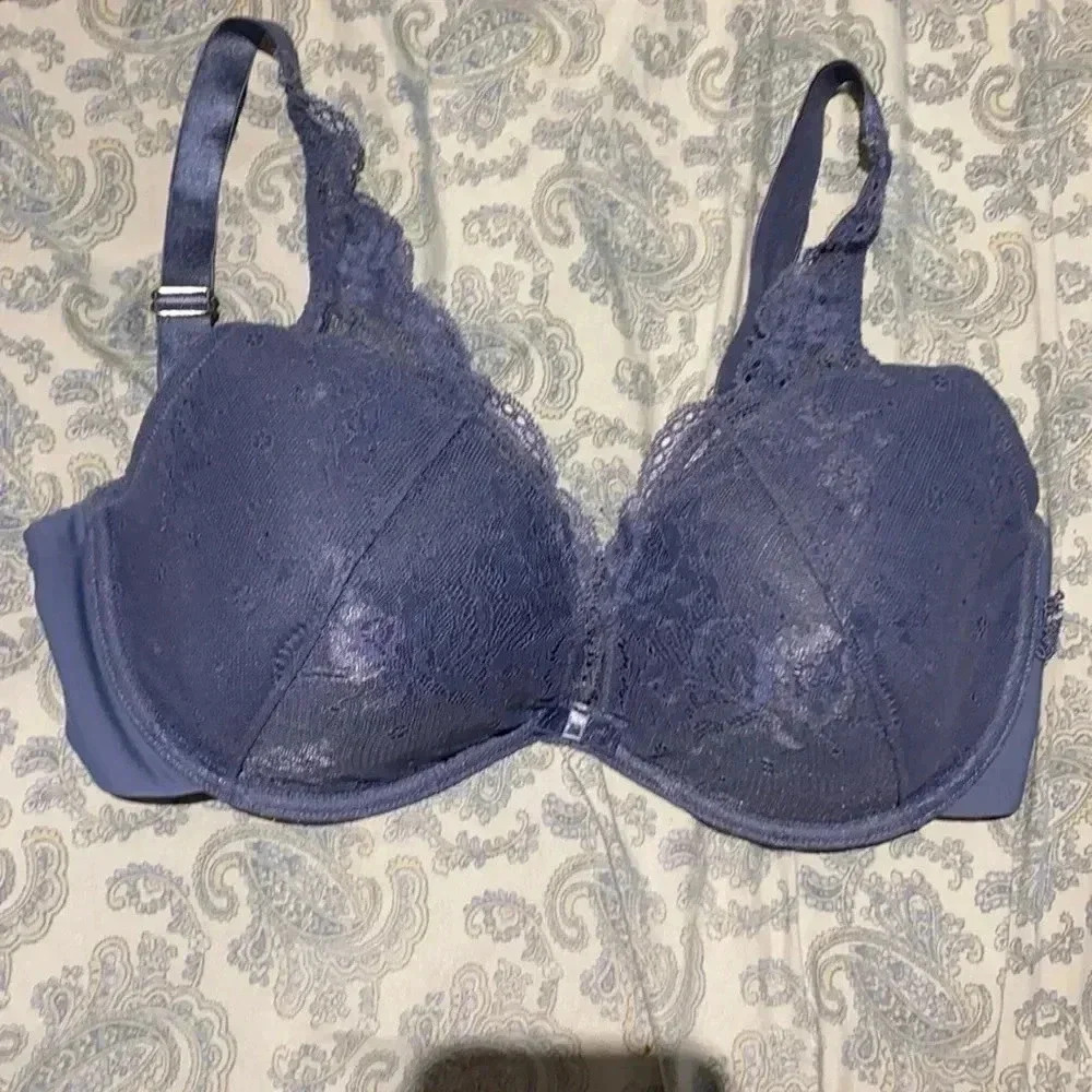 Ella  M bra